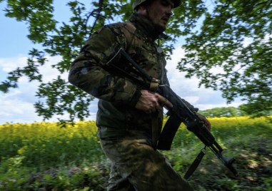 Украински граничари попречиха на две дузини наборници да избягат от
