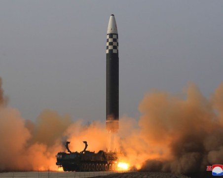 Северна Корея изстреля ракети с бойни глави