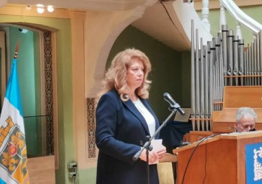 В Пловдив вицепрезидентът Илияна Йотова коментира предстоящото връчване на мандат за