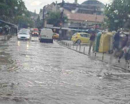 Проливен дъжд наводни улиците на Гоце Делчев
