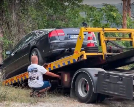 Шофьор потроши 9 коли във Велико Търново! Полицаи стреляха, за да го спрат