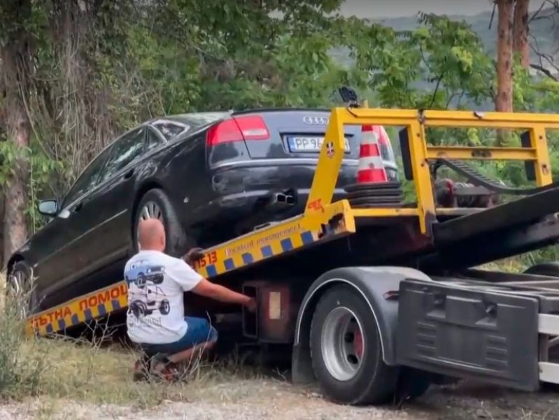 Шофьор потроши 9 коли във Велико Търново! Полицаи стреляха, за да го спрат