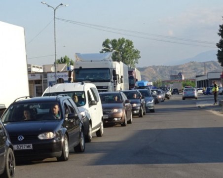 Засилен е трафикът по пътя за Гърция, преминаването отнема един час