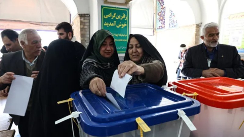 Иран провежда извънредни президентски избори