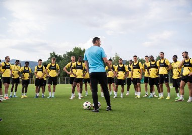 Отборът на Ботев Пловдив проведе последната си тренировка по време