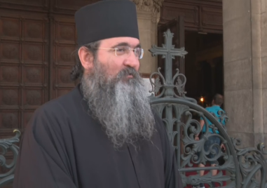Игуменът на Гигинския манастир архимандрит Никанор връчи лично на новия