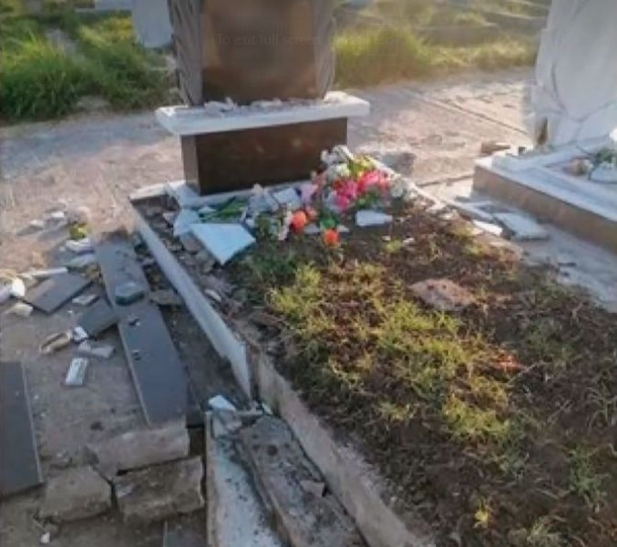 8-годишни деца потрошиха над 80 надгробни плочи