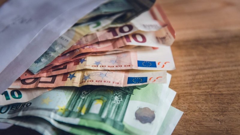 Полицаи от Велинград задържаха 35-годишен за използване на фалшиви евро банкноти
