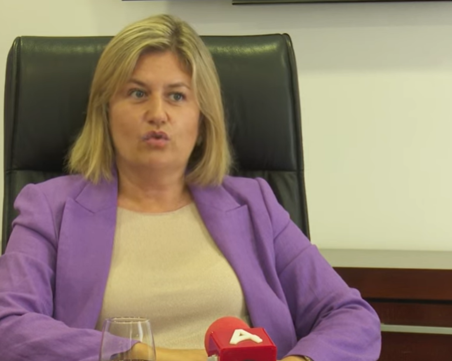 Македонски министър се отказа от българско гражданство – „трябвало й заради работата й в ЕС