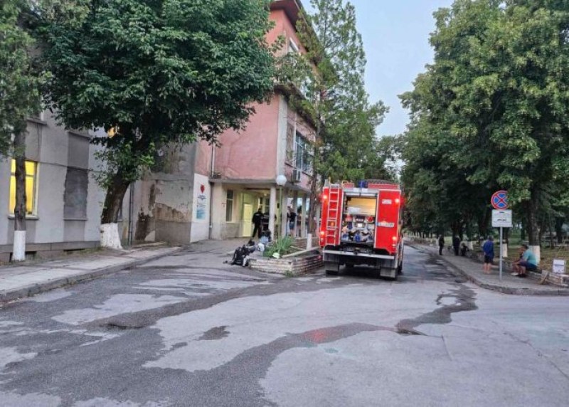 Пожар избухна в болница в Благоевград, пациенти са пострадали