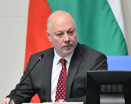 България остава без редовен кабинет! Росен Желязков събра само 98 гласа за премиер