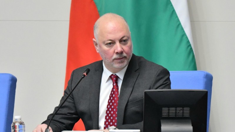България остава без редовен кабинет! Росен Желязков събра само 98 гласа за премиер
