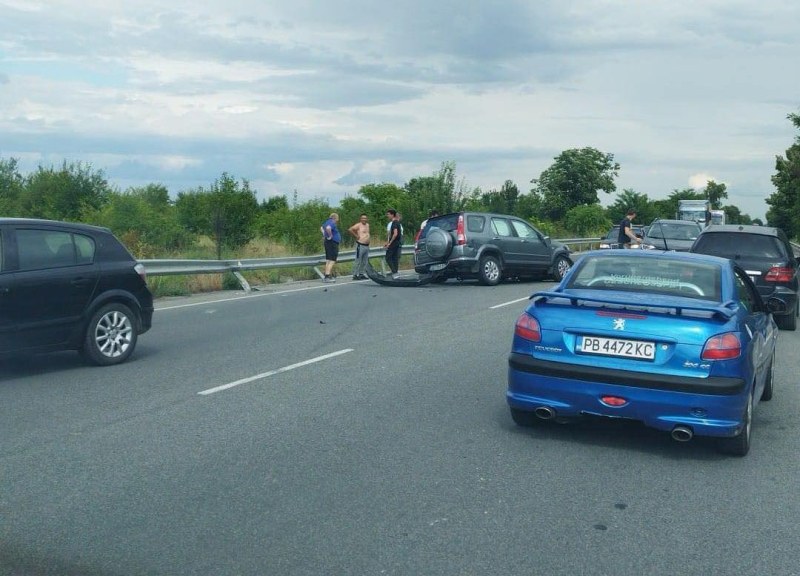 Катастрофа блокира движението по пътя Пловдив - Пазарджик
