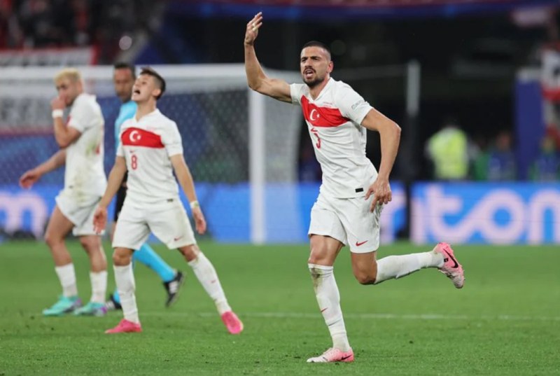 Неочакван герой прати Турция на четвъртфинал след страхотен мач с Австрия