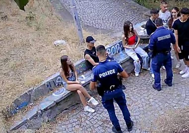 Ученици които са драскали по Сахат тепе са били отведени