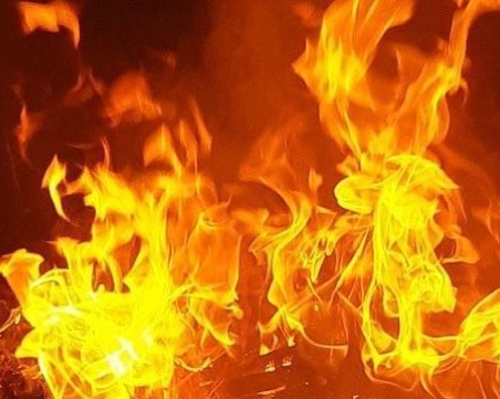 Пламна пожар в жилищен комплекс в Монтана, има обгазени