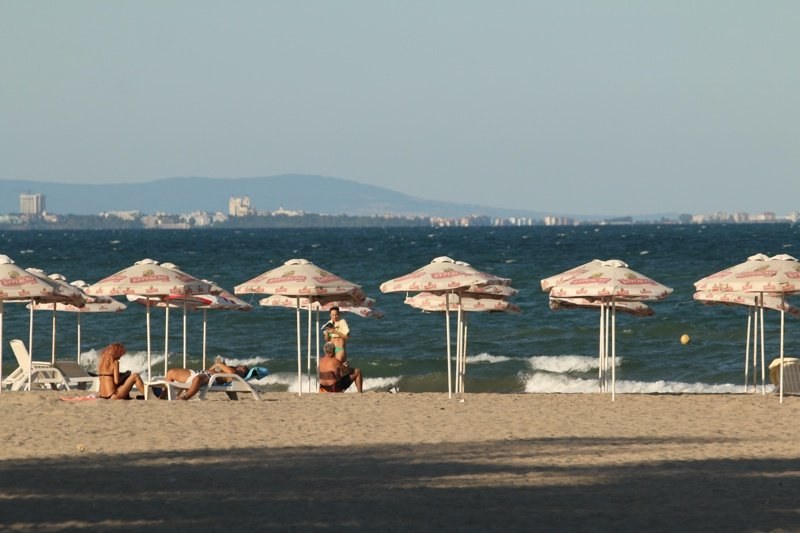 След дълга борба с вълните и мъртво течение Християн Филипов  от