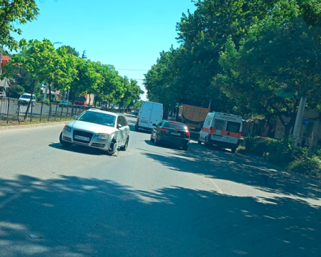 Лек автомобил и камион се удариха в Пловдив