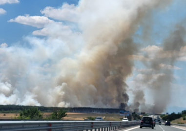 Напълно е ликвидиран пожарът до автомагистрала Тракия край Чирпан Това