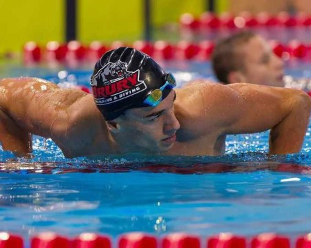 Максим Манолов е финалист на ЕП по плуване за юноши и девойки