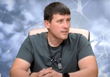 Идеологът на партия Величие Ивелин Михайлов показа във видео споделено във