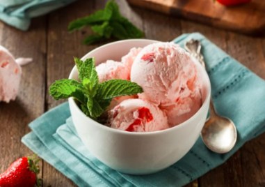 Ягодов сладолед с кисело млякоПрочетете ощеКакво е нужно 150 гр ягоди 200