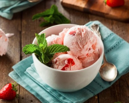 Как да си направим домашен сладолед с кисело мляко?