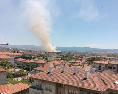 Пожар избухна край Карлово