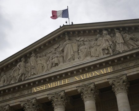 Във Франция гласуват на втори тур на предсрочните парламентарни избори