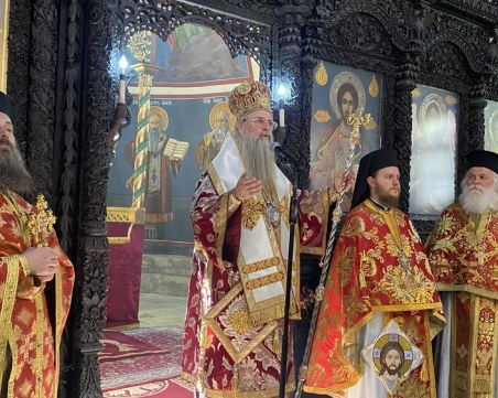 Здраве, благоденствие и душевно спасение пожела Пловдивският митрополит Николай на миряните по време на днешната литургия