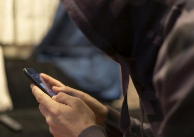 Двама българи бяха арестувани в Гърция за телефонни измами Двама