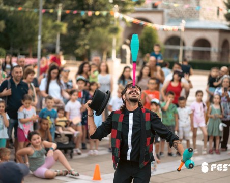 Куклен и импро театър, карнавал и цирк на летния 6Fest в Пловдив