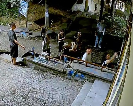 Нагли вандалчета показаха среден пръст на градските власти и полицията в Пловдив! Вижте ги!