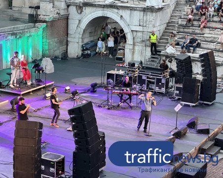 От любов до меланхолия, от джаз до „опа-опа”  - Михалис Хаджиянис потопи пловдивчани в света на Гърция