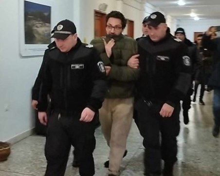 Синът, намушкал майка си 67 пъти в Бургас, е вменяем