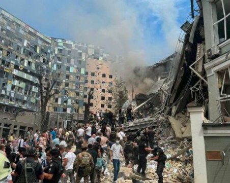 Украйна обяви ден на траур след руския удар по болница в Киев