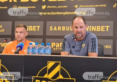 Старши треньорът на Марибор Анте Шимунджа и бранителят Пиюс Сирвис