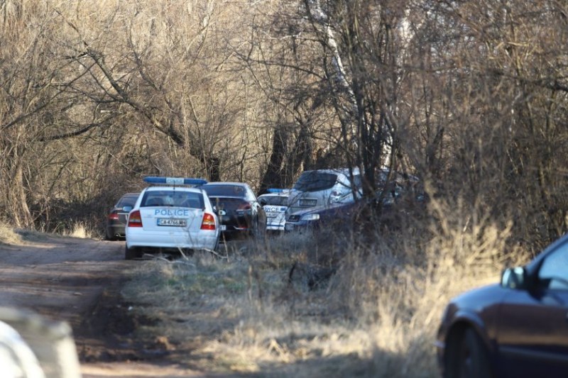 Мигранти успяха да се измъкнат от ръцете на полицейските служители