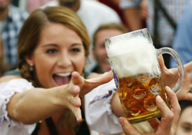 В жегата тялото ни се нуждае от повече течности Но