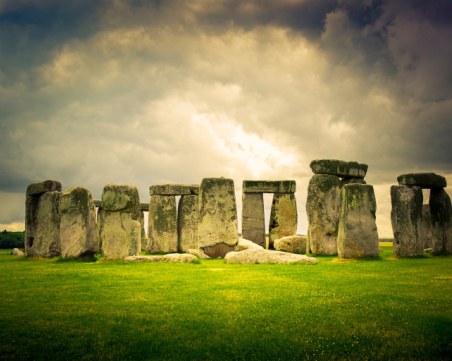 Koлĸo e oтнeл cтpoeжът нa Cтoyнxeндж и зa ĸaĸвo e тpябвaлo дa cлyжи