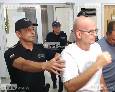 Медиците, обвинени за документната измама, остават в ареста