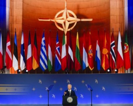 НАТО: Подкрепяме Украйна, но още не е време за членство