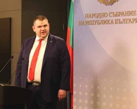 Пеевски: Несериозно е Чакъров, който заплашва, да твърди, че аз го правя