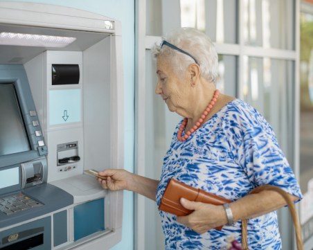 Средната пенсия без добавки у нас достигна 834 лева