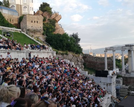 Задържаха мъж за измама с ваучери за културни събития в Пловдив