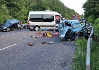 Тежка катастрофа на пътя Бургас Созопол в платното посока