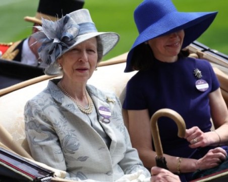 Изписаха принцеса Ан от болница, тя се върна към кралските си задължения