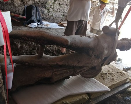 Разкри се лицето на мраморната антична статуя от Хераклея Синтика