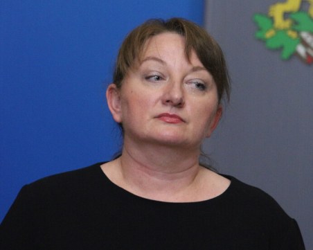 Сачева: Най-честно е да има нови избори