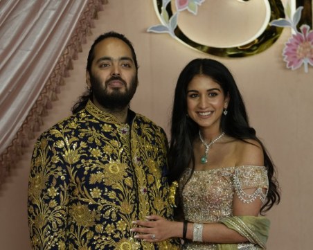 Сватба на милиардерски син събра световни звезди в Индия, сестрите Кардашиян също присъстват